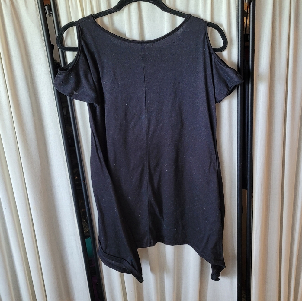 Women's size medium black cold shoulder style tunic top w/ gold cross - Picture 4 of 5